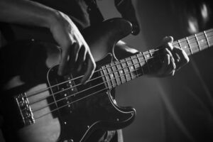 How to Choose Between the Bass and The Guitar