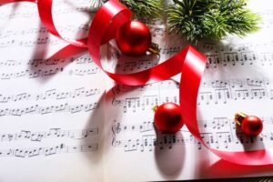 9 Easy Christmas Songs to Learn on the Piano