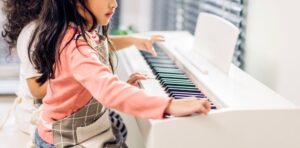 Christmas Songs to Learn on the Piano