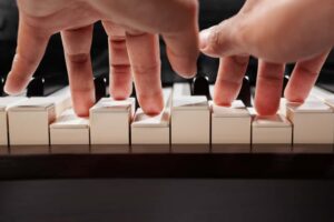 Every Beginner Piano Player Should Know These Five Finger Patterns