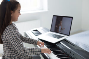 4 Benefits of Online Music Lessons