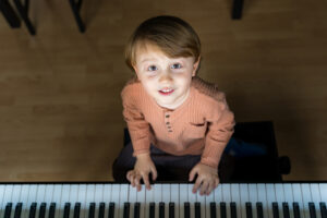 How Piano Lessons Make Kids Smarter