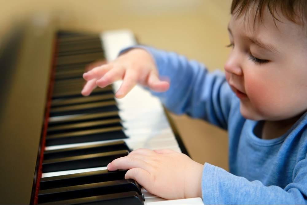 Play the Piano Using the Sides of Your Fingers